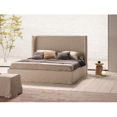 CAMA TAPIZADA CON CABECERO OREJERO
