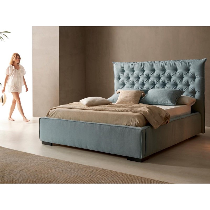 CAMA TAPIZADA CON DISEÑO CAPITONÉ