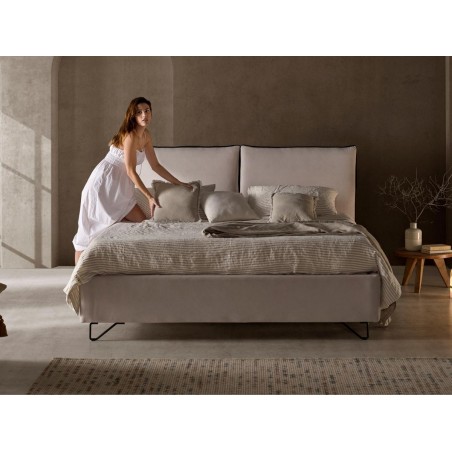 CAMA TAPIZADA CON BORDADO